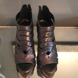 White house black market metallic snake skin shoes